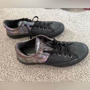 Converse Low Top Sneakers with Iridescent Detail - Black size 9 / 40